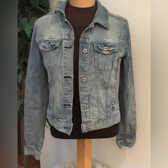 Arizona Jean Company jean jacket. Women’s size medium. Light wash & distressed. - Picture 1 of 6